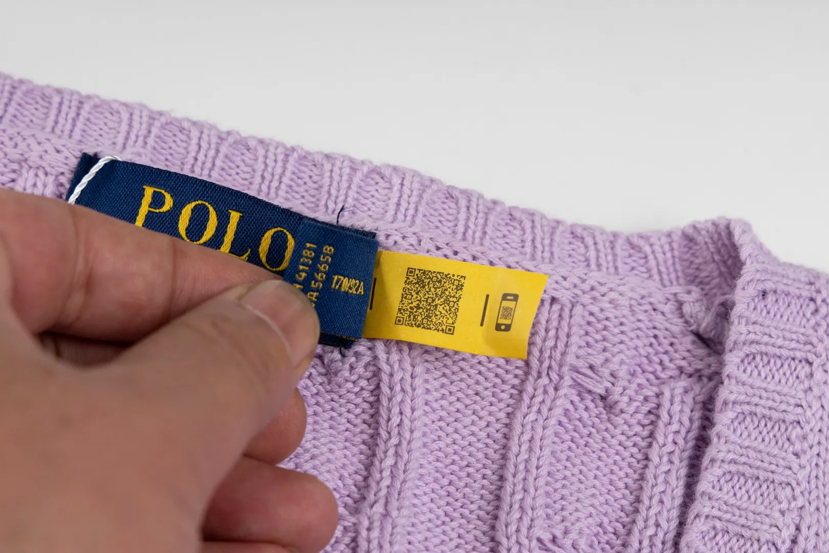 P210 #R90 RALPH LAUREN Thirteen colors of Ralph Lauren classic small label embroidery V-neck pullover cable cardigan sweater women's top, high-density LOGO embroidery on the chest, original customization of tag accessories. Made of pure cotton yarn, pure cotton is skin-friendly and comfortable, small label war horse embroidered twist button V-neck sweater🐎High quality, follow the blogger to learn how to wear it! Let’s buy a Ralph Lauren cable sweater. It’s a super hard-to-find series after it became popular. It’s hard to find one on the official website. It’s simple and practical to wear, with a lazy and loose feel. The thickened fabric has more texture, feels soft and delicate, and has a loose fit. Whether worn alone or layered, you can wear different styles of fashion with just one piece!   Size： Sleeve length: 60/61/62/63
